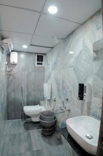 Koupelna v ubytování Hotel Royal Accord