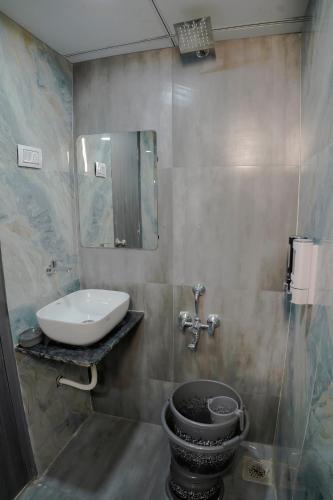 Koupelna v ubytování Hotel Royal Accord