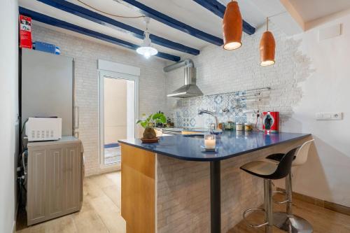 a kitchen with a large blue counter in a room at Ca la Rápita in Sant Carles de la Ràpita