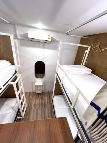 Ένα ή περισσότερα κρεβάτια σε δωμάτιο στο Hanuman VIP Hostel
