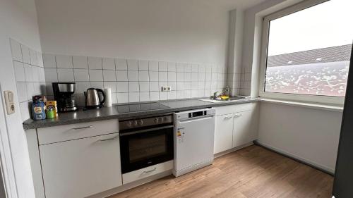 Kuchyň nebo kuchyňský kout v ubytování 3-Zimmer Monteurwohnung mit Balkon