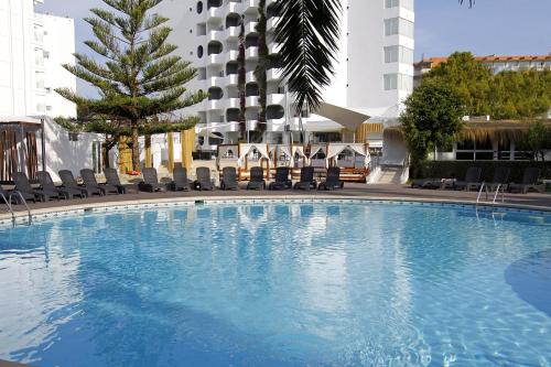 The swimming pool at or close to BG Pamplona