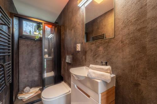 Koupelna v ubytování tiny house BARACZEK Brno-Jundrov, ulice Veslařská