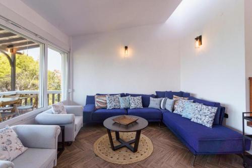 Χώρος καθιστικού στο villa Blu: Beachfront home with amazing view