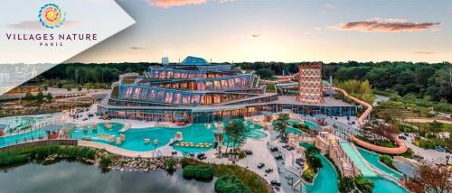 un'interpretazione di un parco acquatico in un resort di Super Apartment Paris Disneyland a Chessy