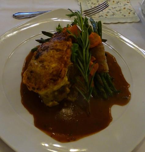 a plate of food with meat and vegetables on a table at Stadtpalais Marché-Suite maximal 2 Personen und 1 Kleinkind in Bautzen