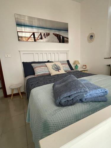 a bedroom with a bed with blue towels on it at Villa Anna in Grado