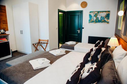 Postel nebo postele na pokoji v ubytování Istiklal Street Taksim House Yamalya Hotel