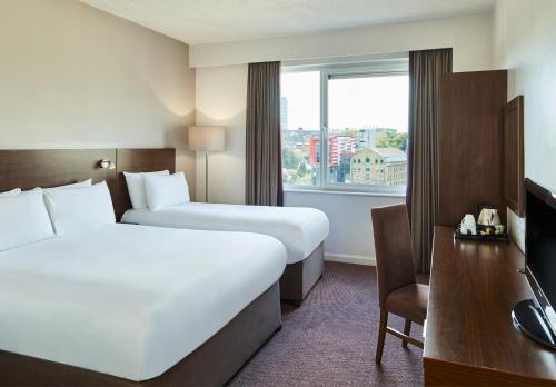 Postel nebo postele na pokoji v ubytování Leonardo Hotel Bradford