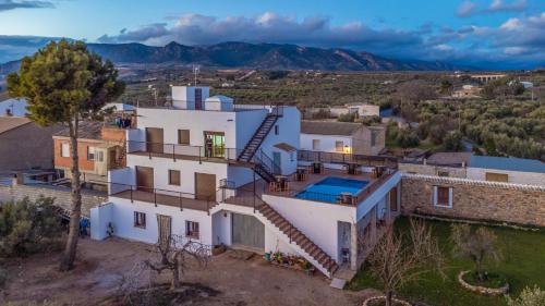 Bazén v ubytovaní Apartamentos turísticos rurales Camino Río Peralta alebo v jeho blízkosti