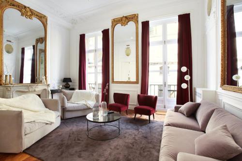 Residense Louvre Museum by Studio prestige