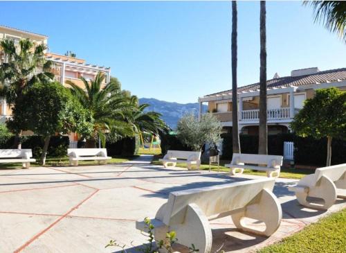 Beautiful 2-bed beachside apartment