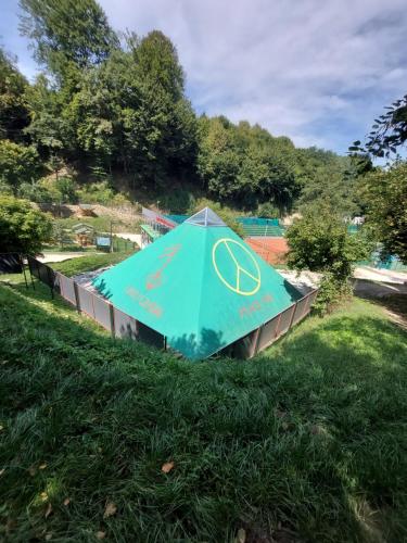 Πισίνα στο ή κοντά στο L’appartement de la Pyramide du Soleil