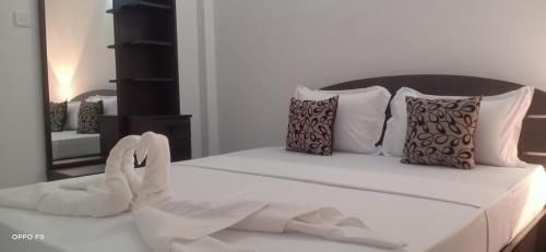 Postel nebo postele na pokoji v ubytování Kavee Transit Hotel