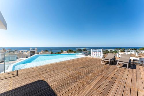 Stunning 3 BDR Flat W/ Rooftop Pool by LovelyStay