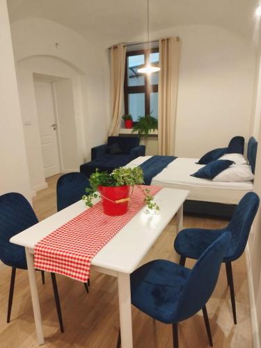a room with a table and chairs and a bed at Urban Nest Apartments Szewska 21-R in Krakow