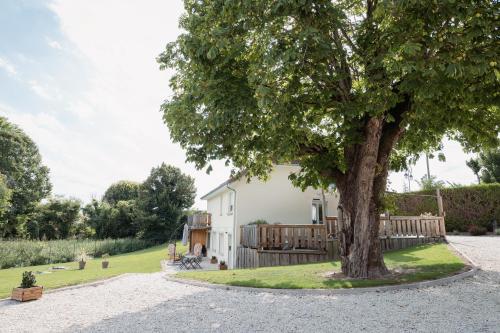 Taman di luar Les Deux Délices