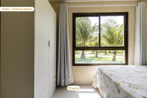 a bedroom with a large window and a bed at Térreo completo e gigante VG Sun Cumbuco por Tactu in Cumbuco