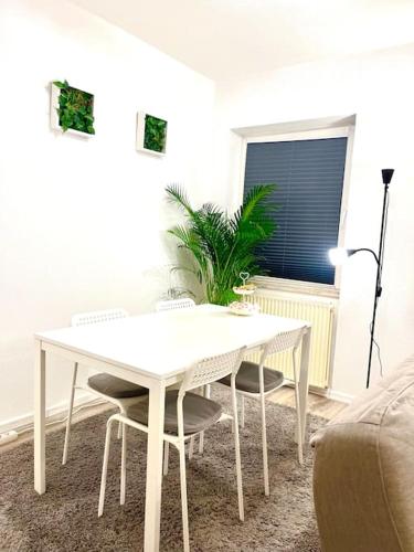 a white table and chairs in a living room at Traum Fewo in idyllischer Lage in Ganderkesee