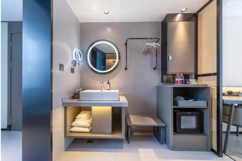 Imagen de la galería de Gongxili - Xige Hotel ---8mins walk from Tonghuimen metro station, near Tianfu square, close by culture park and Sichuan opera house, English speaking service,speaking service, local tours, en Chengdú