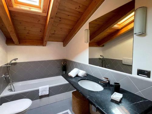 a bathroom with a sink and a bath tub at Plinio center town apartment in Bellagio