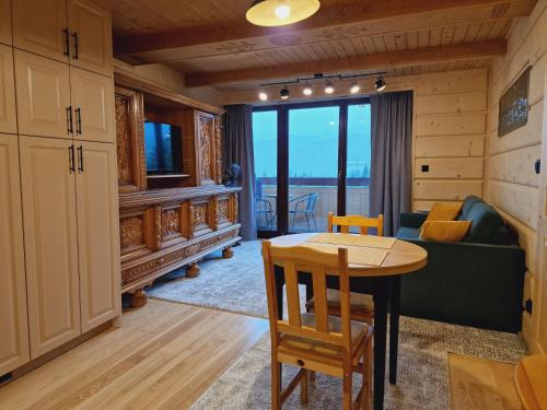 Posedenie v ubytovaní ZAKOapartamenty BUTOROWY RESIDENCE