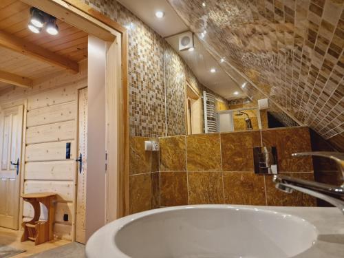Kúpeľňa v ubytovaní ZAKOapartamenty BUTOROWY RESIDENCE