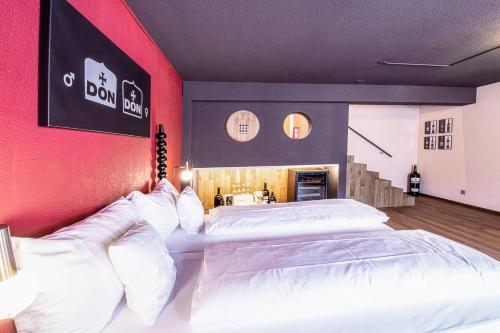 a bedroom with two beds and a pink wall at Hirschen Erlinsbach Swiss Quality in Erlinsbach