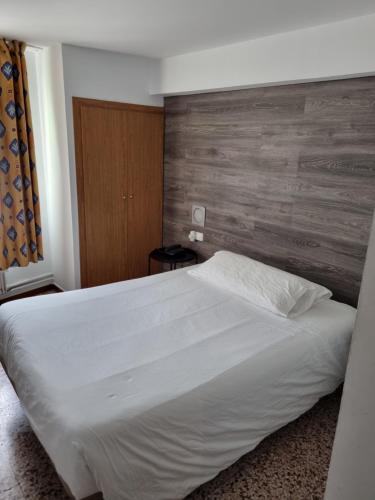  Hotel Cims Pas de La Casa -  Room  picture :   Bath    TV    Hairdryer                           