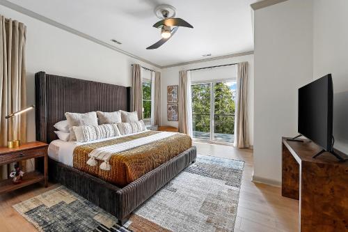 En eller flere senge i et værelse på Simply Stunning Off Blue Ridge Pkwy