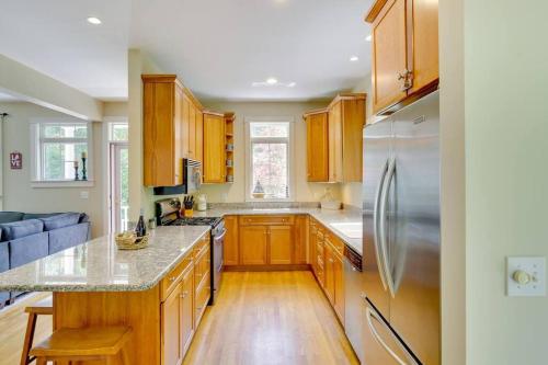 Dapur atau dapur kecil di Beautiful Stay in Downtown Freeport
