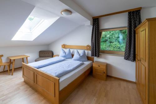 a bedroom with a bed and a window at Haus Walcher in Millstatt