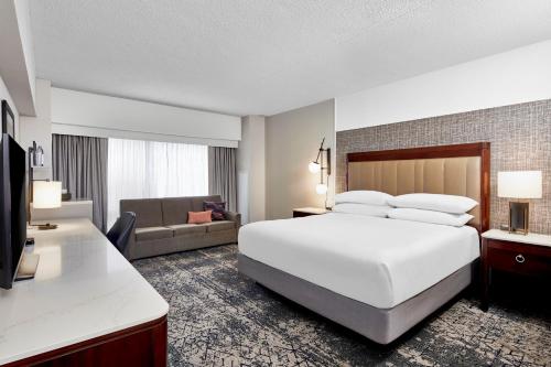 Sheraton Indianapolis Hotel at Keystone Crossing Image