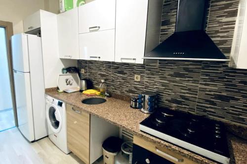 Een keuken of kitchenette bij 2+1 Luxury Flat , 5 beds , near all services