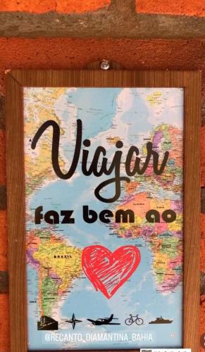 a sign in a wooden frame with a map and a heart at Chalé Topázio no Recanto Diamantina entre Palmeiras e Capão in Palmeiras