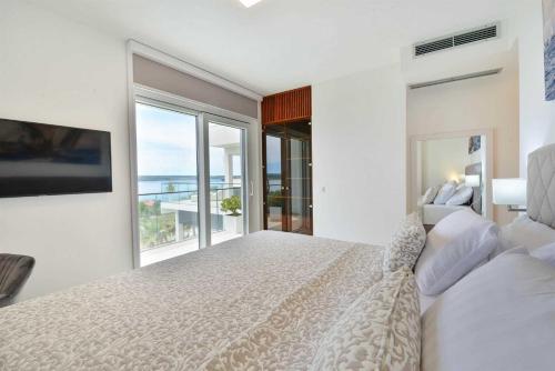 Posteľ alebo postele v izbe v ubytovaní 5* Luxury Villa Michele