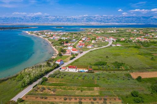 Apartment house Simoni with pool, Zadar county