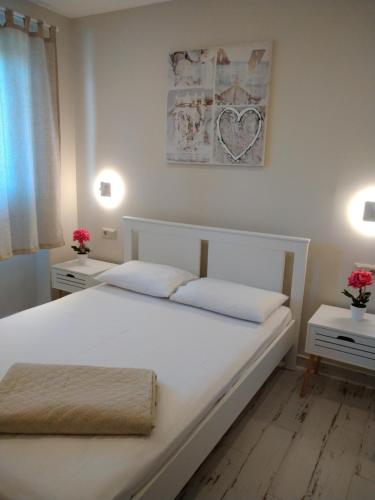 Ένα ή περισσότερα κρεβάτια σε δωμάτιο στο Home Melina