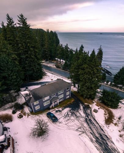Gallery image of THE SHORELINE #5- Beach Access, Ocean Views, Private in Kodiak
