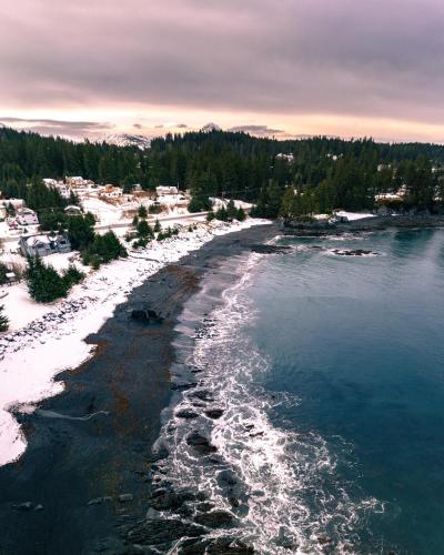 Gallery image of THE SHORELINE #5- Beach Access, Ocean Views, Private in Kodiak
