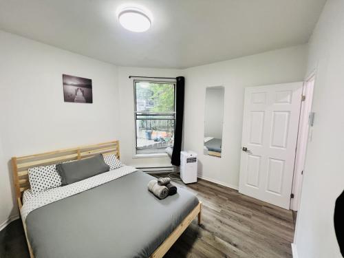 a bedroom with a bed and a window at Downtown charm with space to spare in Montréal