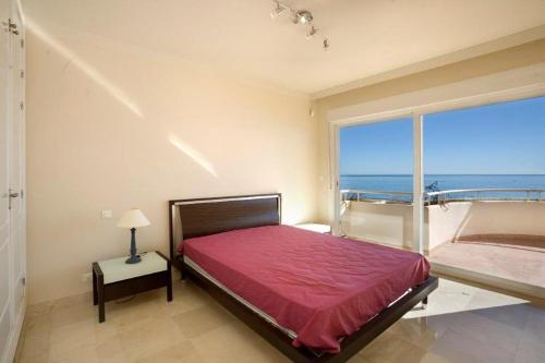 Immaculate 3-Bed Penthouse- Stunning Views