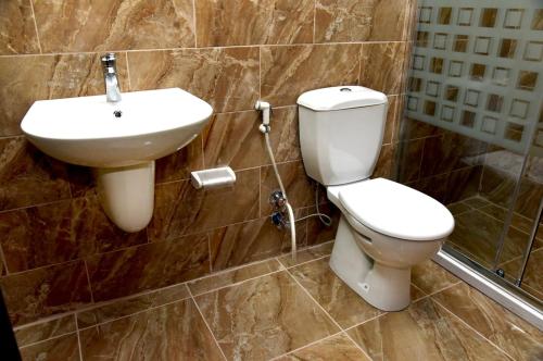 a bathroom with a toilet and a sink at Karam Inn in Aqaba