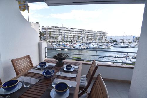 RNET - 1-6 Puerto Madeira Canal View