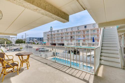 Πισίνα στο ή κοντά στο Wildwood Condo with Community Pool Walk to Beach!
