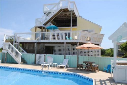 Bazén v ubytování Wish You Were Here nebo v jeho okolí