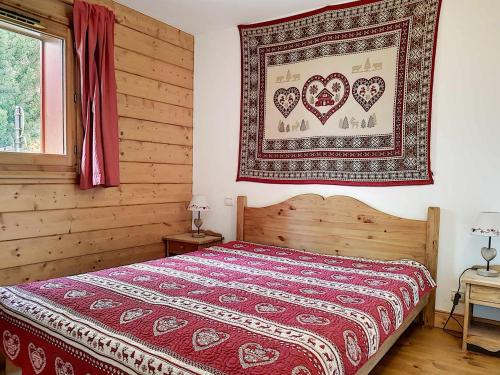 a bedroom with a bed and a rug on the wall at Appartement Les Menuires, 4 pièces, 6 personnes - FR-1-344-453 in Les Menuires