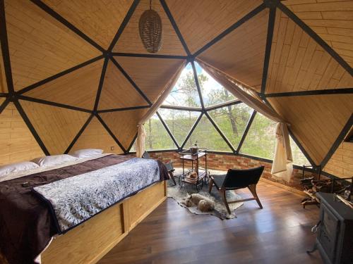 a bedroom with a bed in a room with a window at Glamping Town in Otinapa