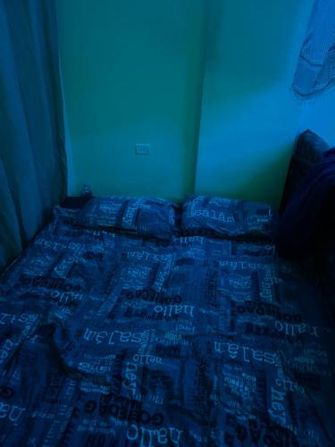 Кровать или кровати в номере Shared place in Ramallah