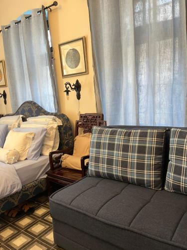a living room with a couch and two beds at La Provençale in Jerusalem